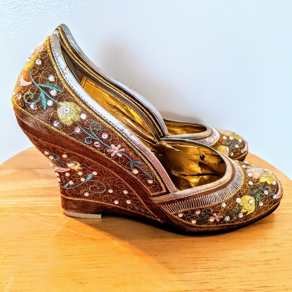 Naughty Monkey embroidered satin dress heels - Picture 5 of 6